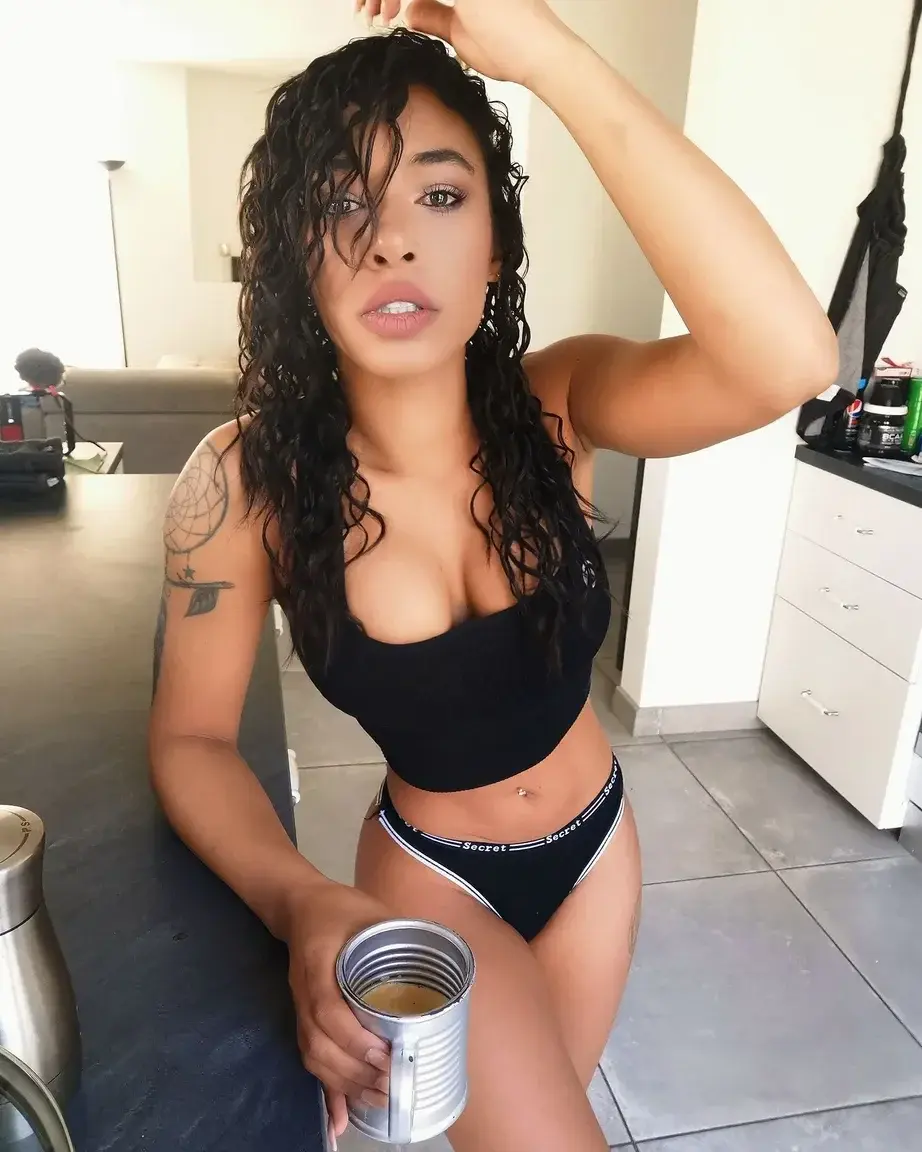 Leak & nude MYM — Lita_ola : « Mon compte est gratuit sans code, viens profiter 😘 » (MYM)