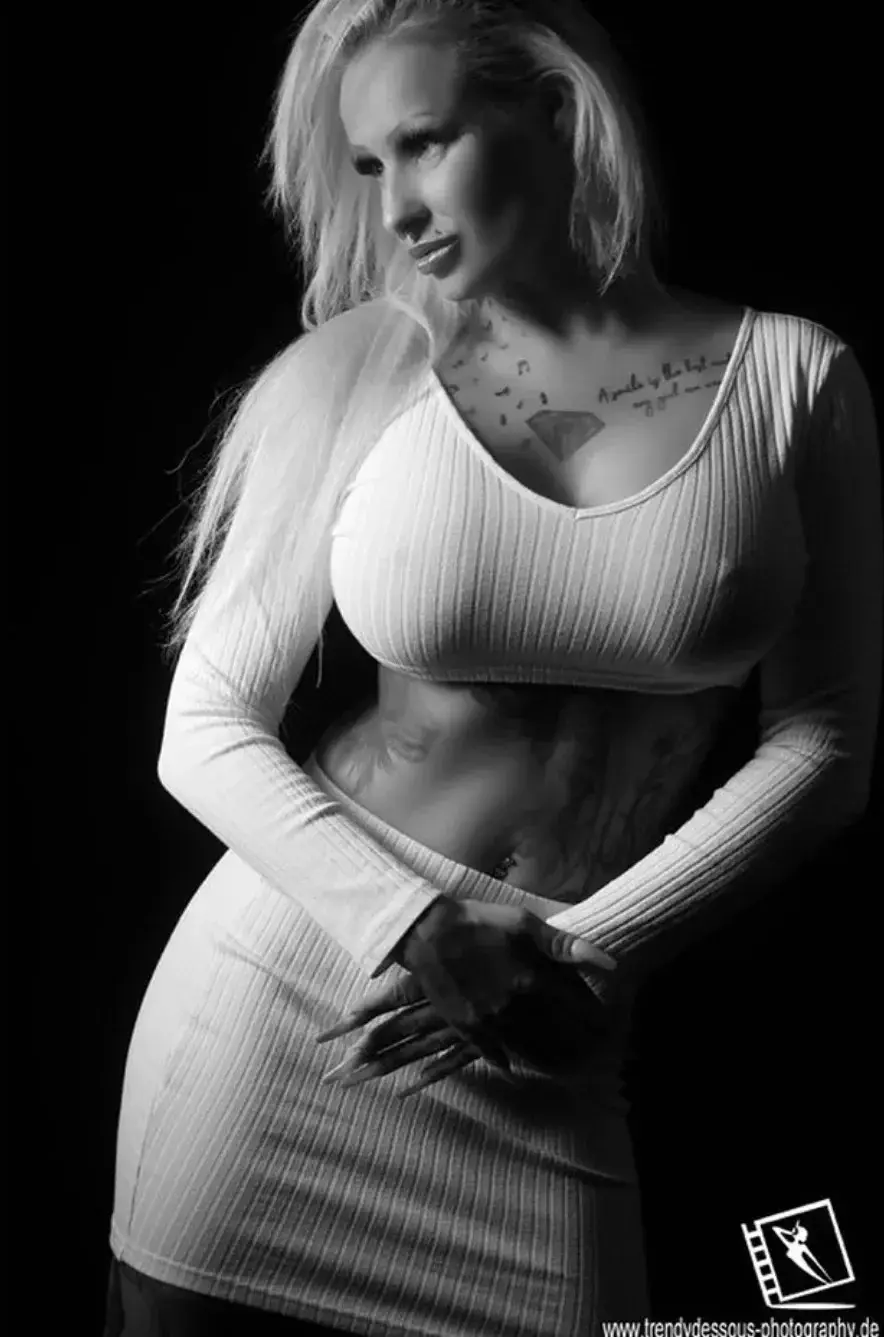 Leak & nude 5 — Emjayrosso