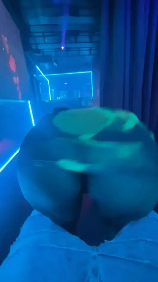 J’ai joué avec le feu toute la soirée.. la suite a été à la hauteur 😈🍑🔥