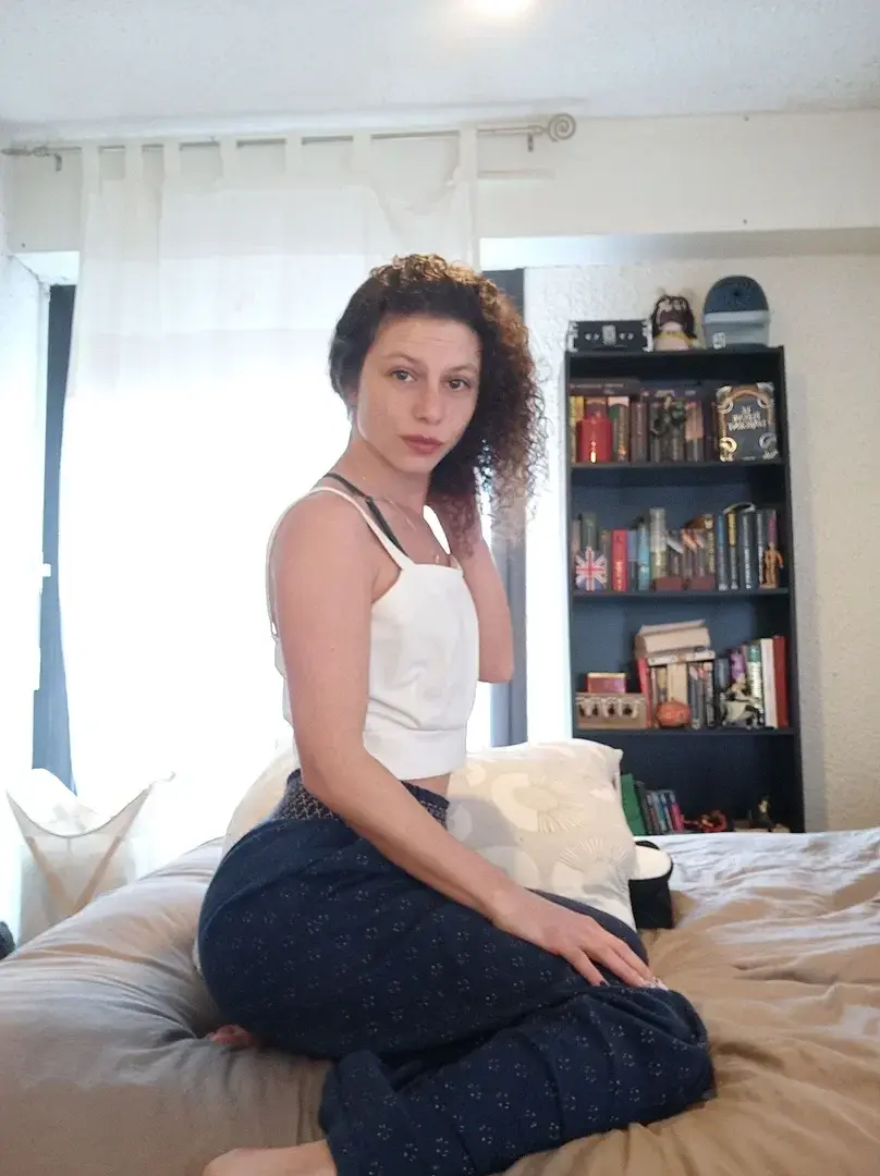 Leak & nude MYM — Lilou_cute : « Je ne montre jamais tout d’un coup…Ce que tu vois ici n’est qu’un aperçu 😌👉 La suite est réservée à ceux qui osent venir plus près. » (MYM)