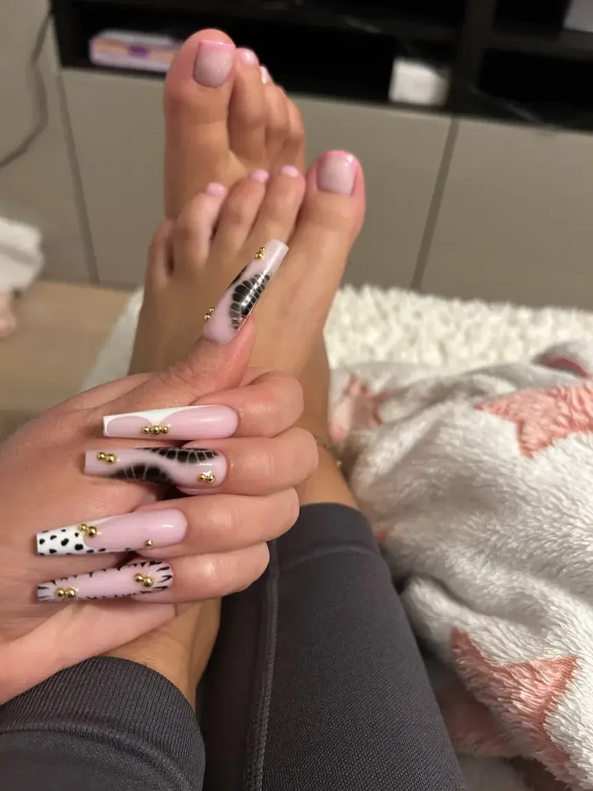 Leak & nude MYM — Valoucamx : « Pose mai 😍 » (MYM)