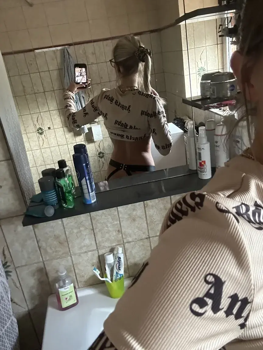 Leak & nude MYM — Valoucamx : « média » (MYM)