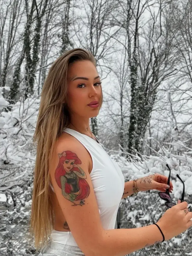 Leak public de Baby_helena — « description de la photo » (nude) sur MYM