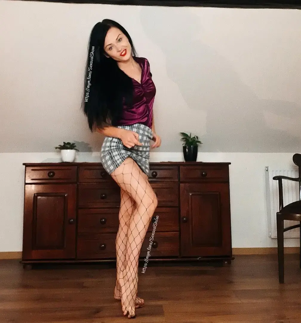 When my guy says to me, "Why don't you wear fishnets today"? 😉Ahhh in panties until the thought is wet ... 😅💦I love fishnet stockings. 💙🧡Because fishnet stockings mean that I will stay awake for a long time today 🤩💦