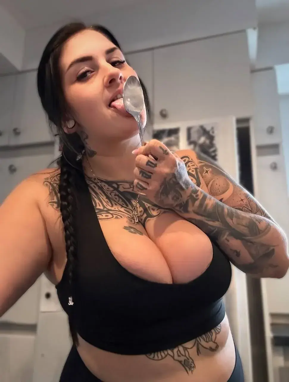 Tu me laisserais lécher ta 🍦 ? Je veux de boules 🤭🤭