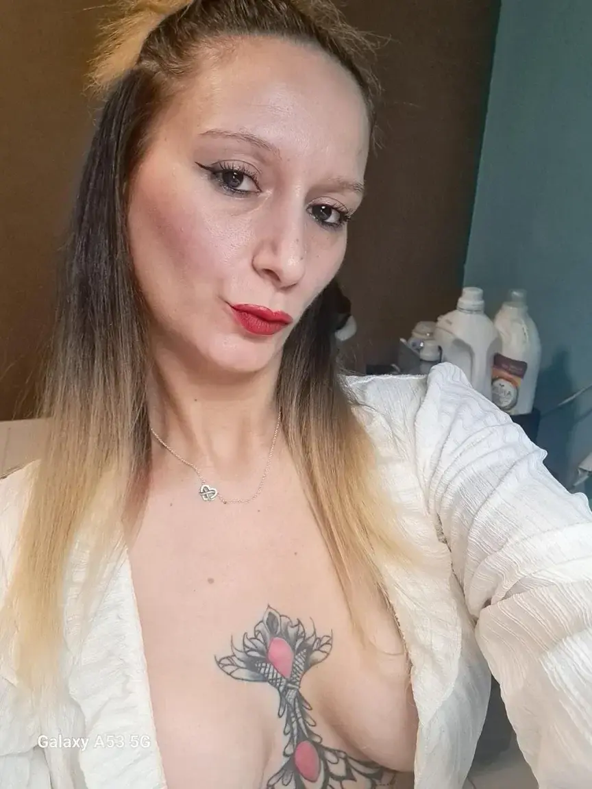 Leak & nude MYM — A_ngella : « média » (MYM)