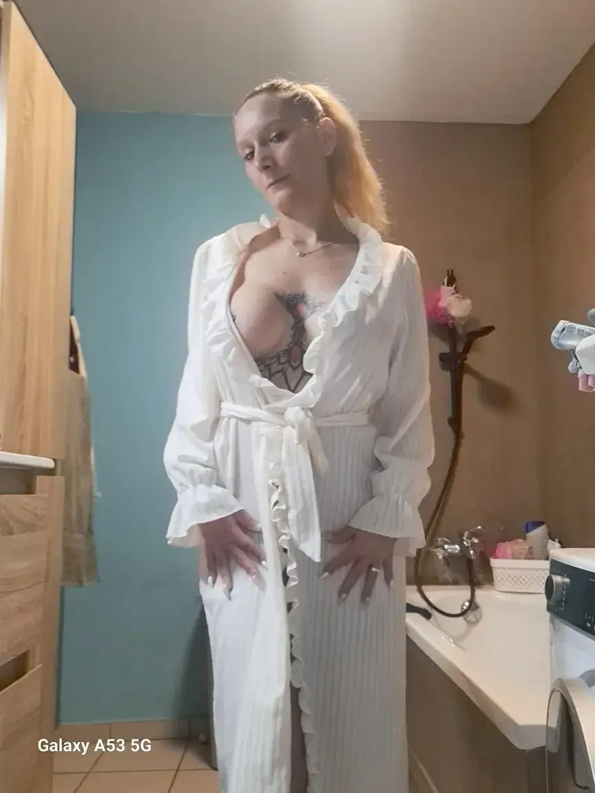 Leak & nude MYM — A_ngella : « média » (MYM)