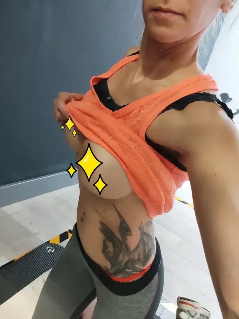 En pleine séance de sport 😝💪Et vous vous faîtes quoi pour vous maintenir en forme? 😜😘
