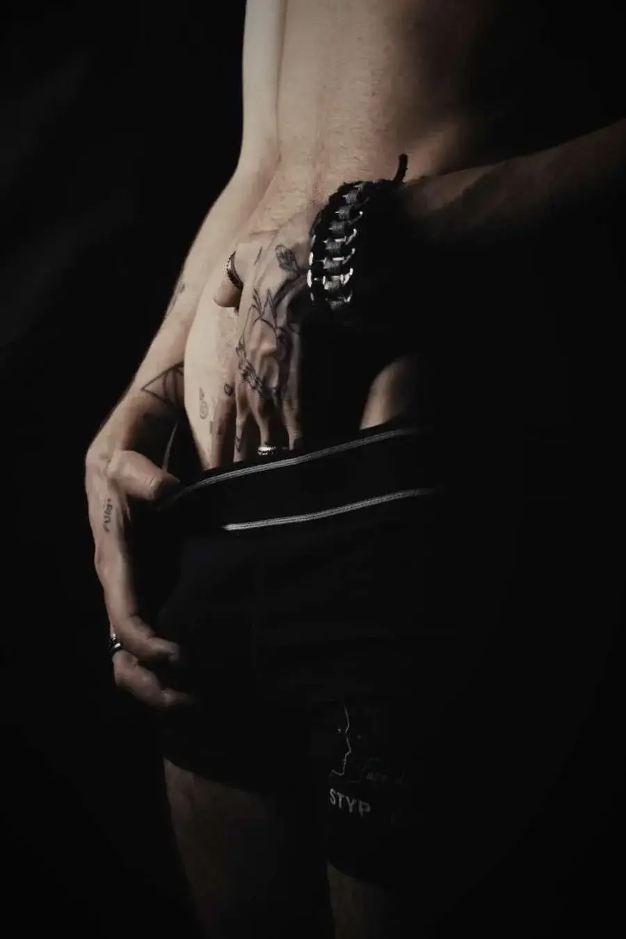 Leak & nude MYM — Loki_rat_man : « Si t’es curieux abonnes toi, et tu verras ce qu’il y a en dessous. 🥵 » (MYM)