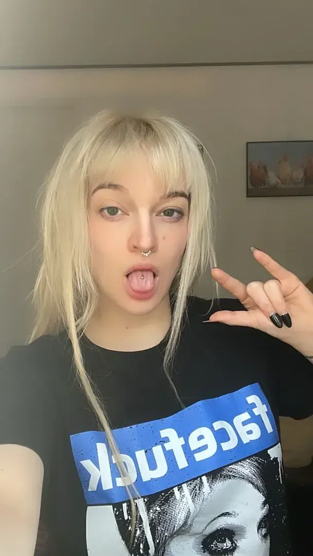 Leak & nude MYM — Tcha-badass : « média » (MYM)