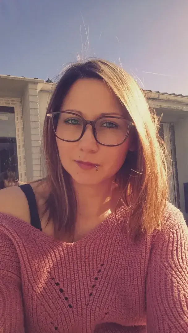 Hello toi 😜😜 +1000 médias disponible sur mon mym des ton abonnement 💋 en solo en duo ! De la fellation du rapport du solo préliminaires ect ect .. un large choix de quoi te régaler 🤤🤤 abonnement sans code= une vidéo offerte 💋 a très vite au plaisir d'échanger avec toi 🔥🔥