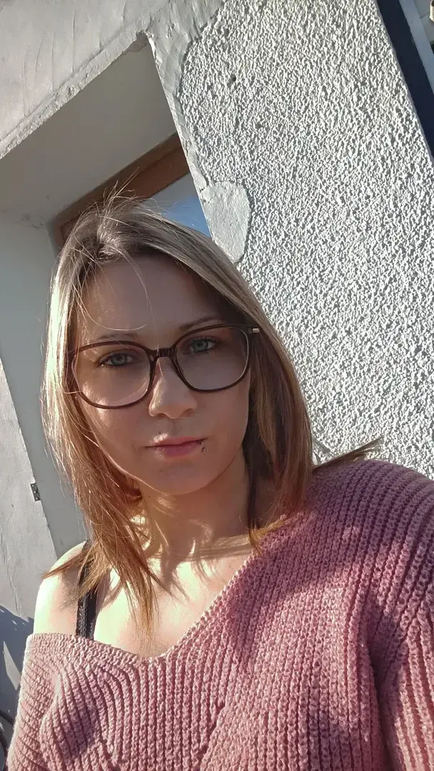 Hello ☺️ envie de t'amuser ?? Alors viens me rejoindre 🔥💯 du solo et duo +1000 médias 😜 de la fellation à gogo 🤤🤤 abonnement sans code= une vidéo offerte !! Alors n'attends plus et abonne toi ❤️ à très vite 😘
