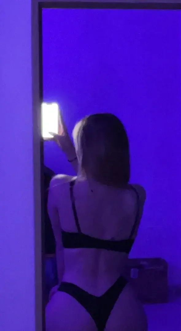 Leak & nude MYM — Chloe002 : « 😛 » (MYM)