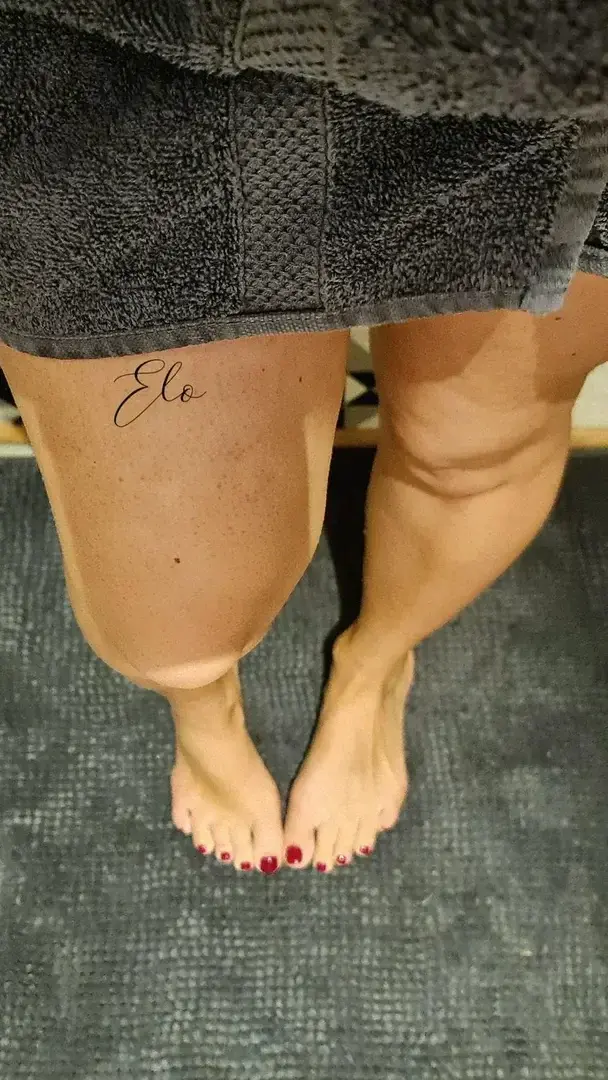 Incline toi devant ta maîtresse et baise lui les pieds  👣 🙇‍♂️#domina #feetdom #footqueen #findom #pieds #foot #dominatrice