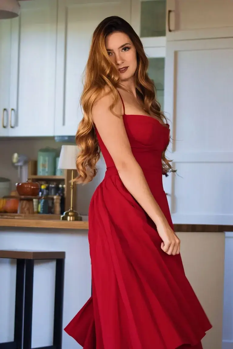 Leak & nude MYM — marie20 : « Nouveau shooting pro de ce mois de Décembre avec 3 thèmes différents : Robe rouge en mode pinup, jean et berret bordeaux topless et lingerie rose pastel transparente ! Quelques photos nues en soulevant le pull en laine et une vidéo strip & boobs plays vous seront proposées en média privé les samedis ! Enjoy » (Uncove)