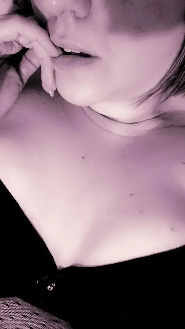 Parce qu'en son absence, j'essaye de lui faire porter un regard, une pensée vers moi...