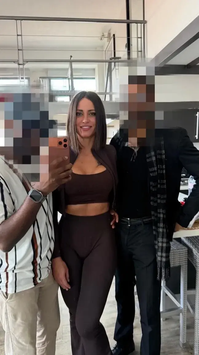 Aperçu public — Agatheaupro : « VIDEO EXCLUSIVE TOTALEMENT DINGUE! 💥T'es pas prêt!Clairement la meilleure vidéo que j'ai jamais faite! Cette vidéo c'est un délire, 1h sans limite, j'ai jamais kiffé autant, c'est juste une dinguerie..Je me fais baiser par les deux bites blacks des Madbros! Bien offerte avec leurs bites en même temps dans mon cul et dans ma chatte. J'ai eu ce que je méritais, ils m'ont mis tarif comme un bonne petite p.C'était juste dingue, j'ai la chatte encore toute mouillée et toute ouverte 🤯 » (MYM) — pas un leak