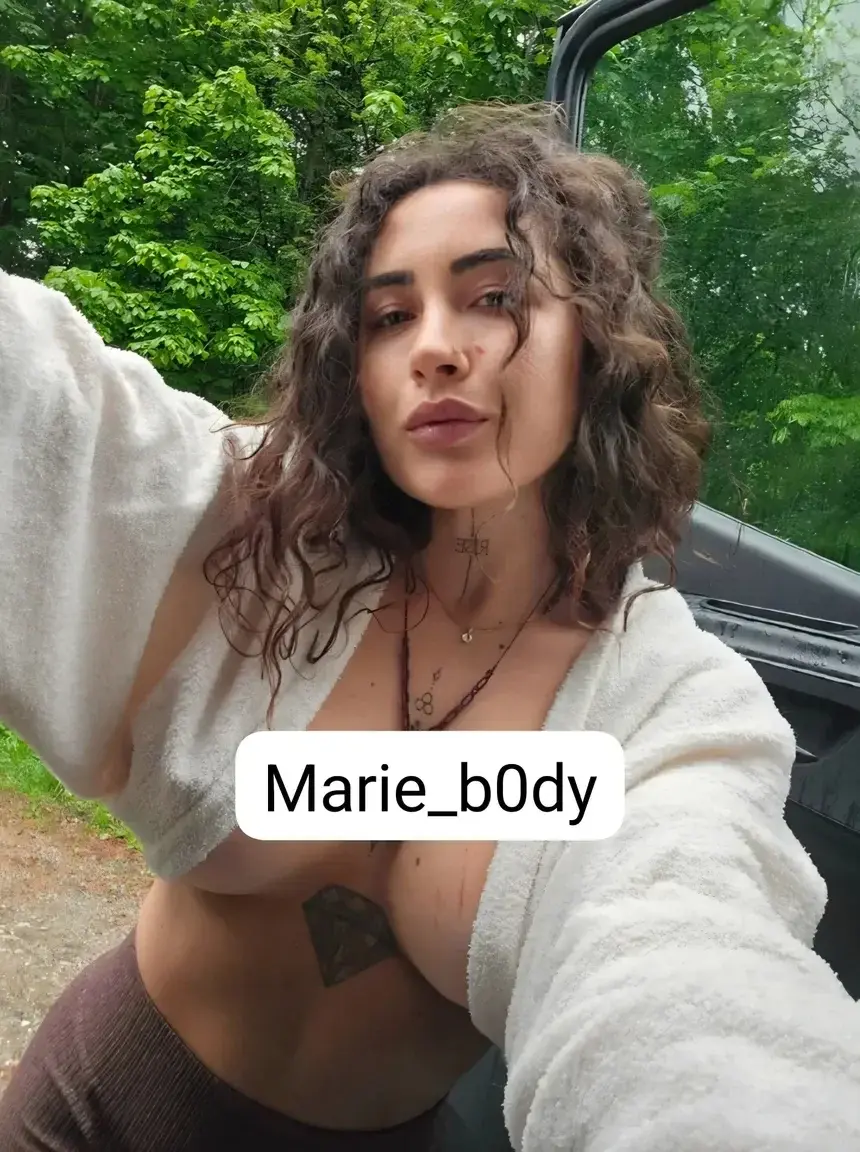 Compte de copine @marie_b0dyContenus exclusifs, plus osés et sans limites sur MYM 🔥Envie de découvrir son côté le plus sauvage…? 🖤🎁 Code promo : agathe70 pour profiter d’une réduction à l’abonnement ✨