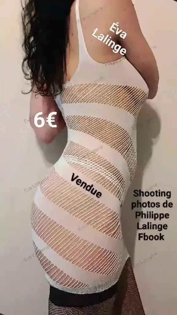 Elle est belle Éva Lalinge au showroom et salon Oriental ici.