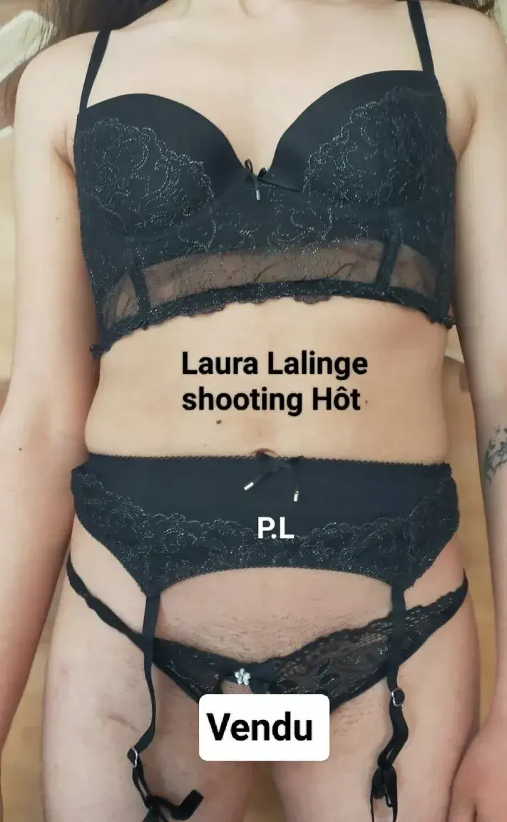 Alors la cousine de Éva et Lola. L'ensemble noir hôt