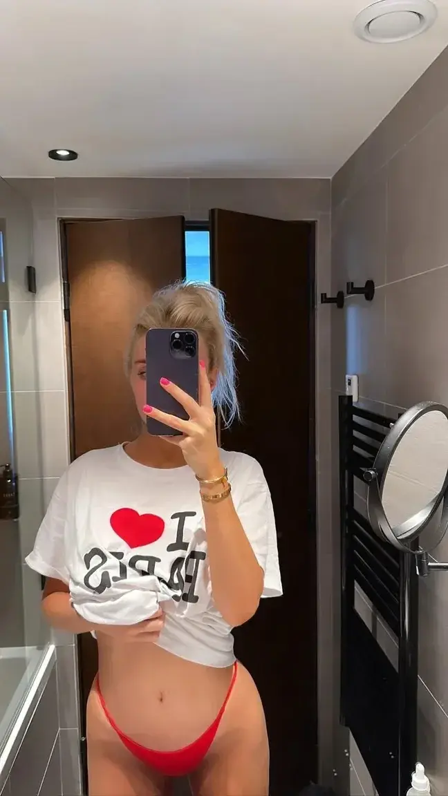 Leak & nude MYM — alexisshv : « No Bra Day 🍒 » (MYM)