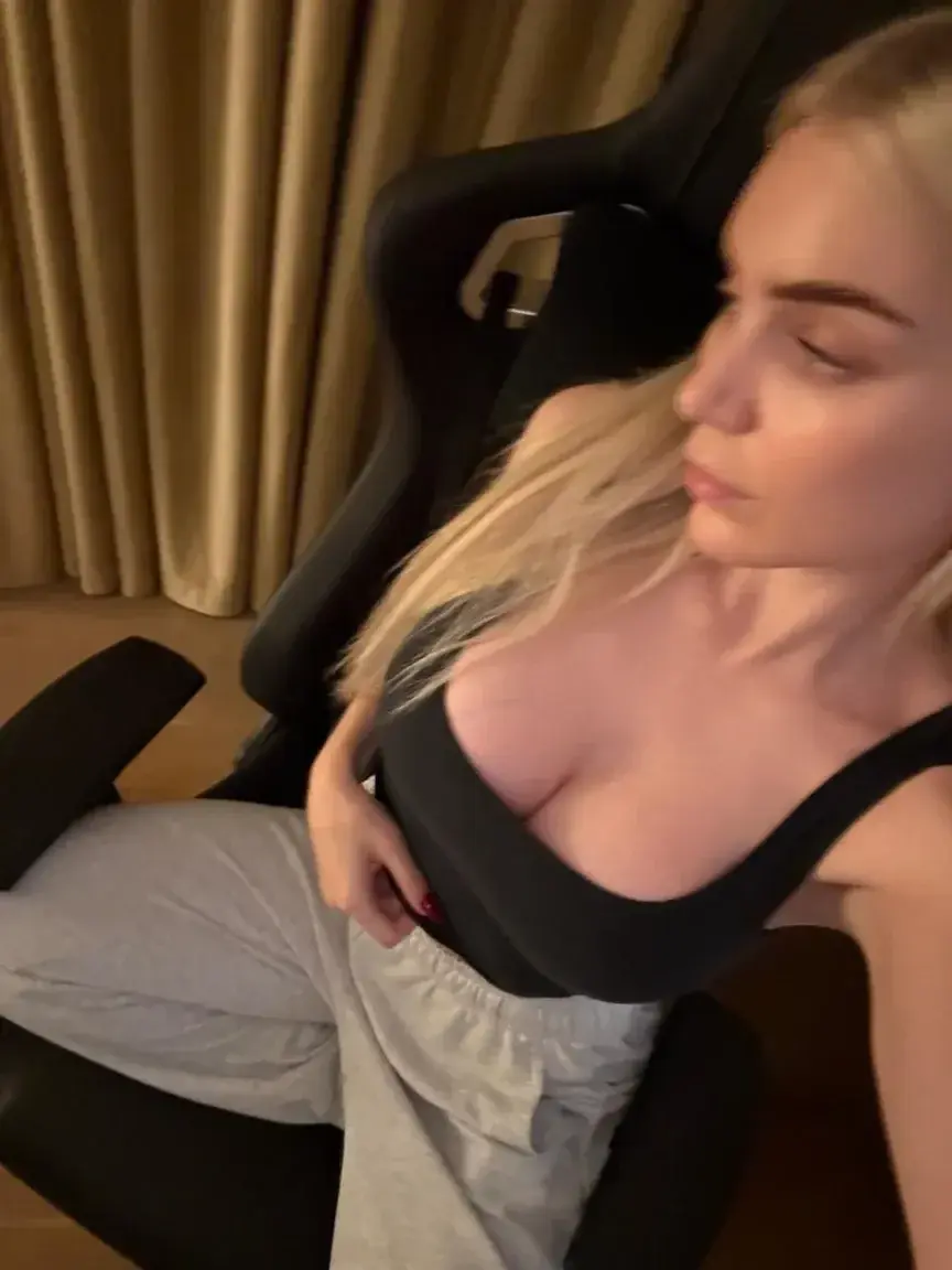 Leak & nude MYM — alexisshv : « Ich weiß genau, warum ich das poste🥵🍒 » (MYM)