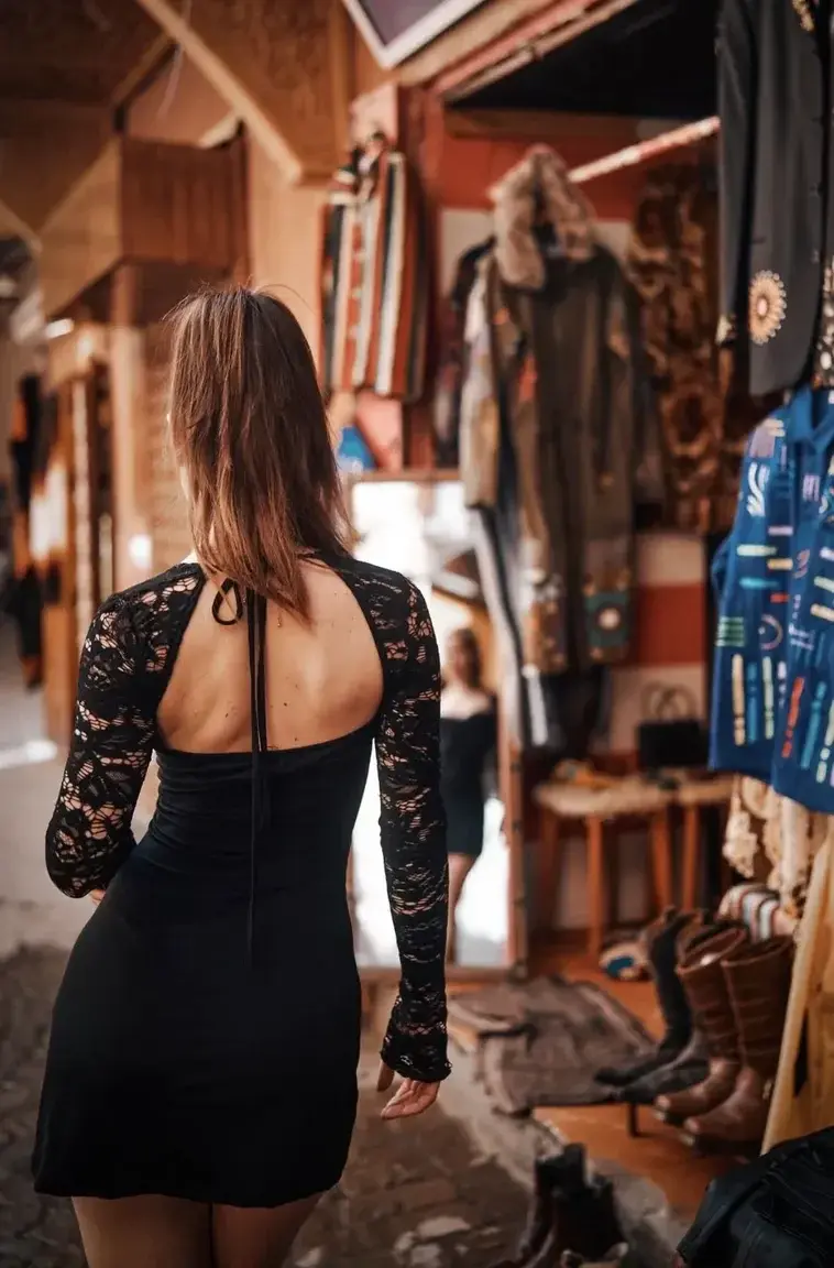 Tu penses que je porte quelque chose en dessous de ma robe ? 👀