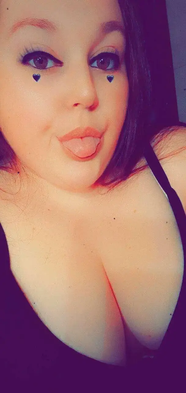 Leak & nude MYM — Curvycass : « Passer mes nuits sous ta couette 🔞🔥 » (MYM)