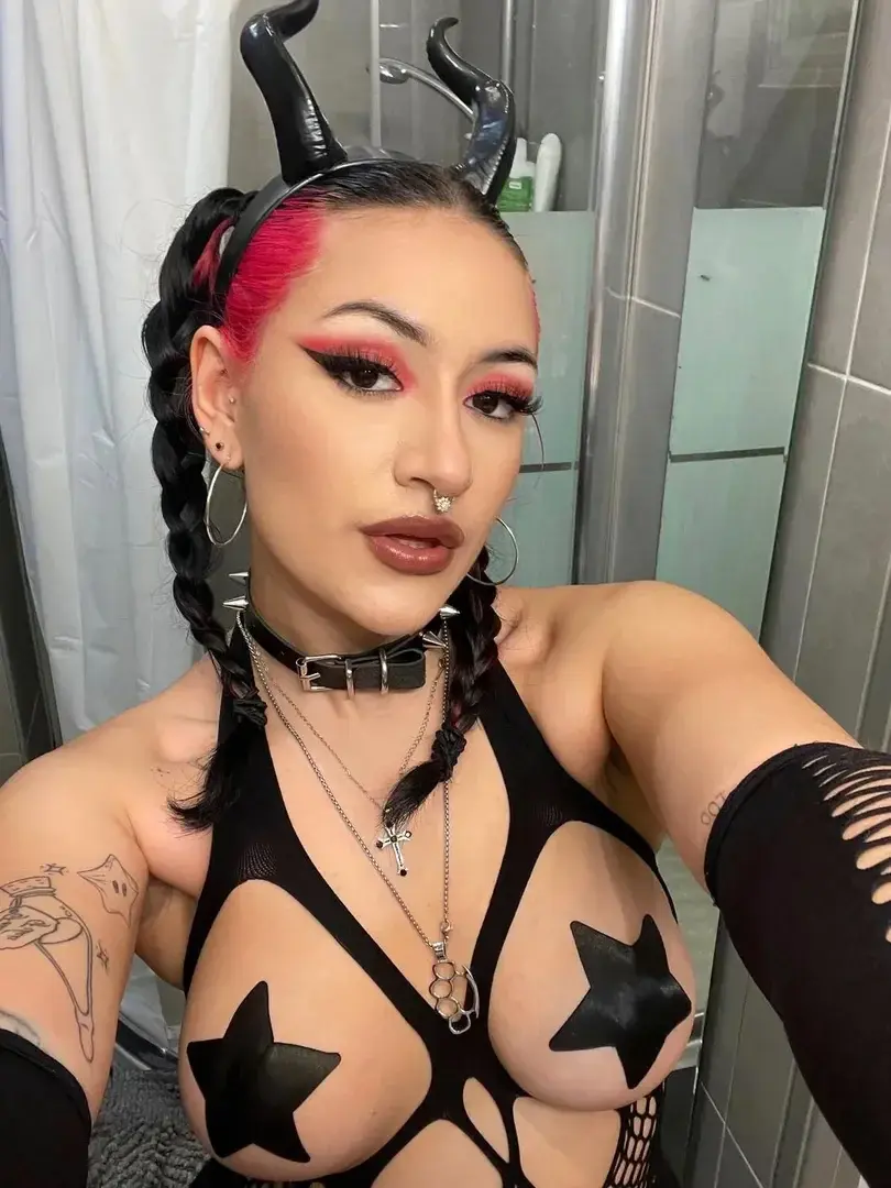 Leak & nude MYM — Lunatiique : « demon girl 🖤 » (MYM)