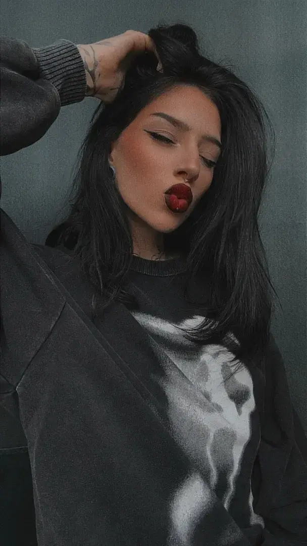 Leak & nude MYM — Lirpa : « 😜 » (MYM)