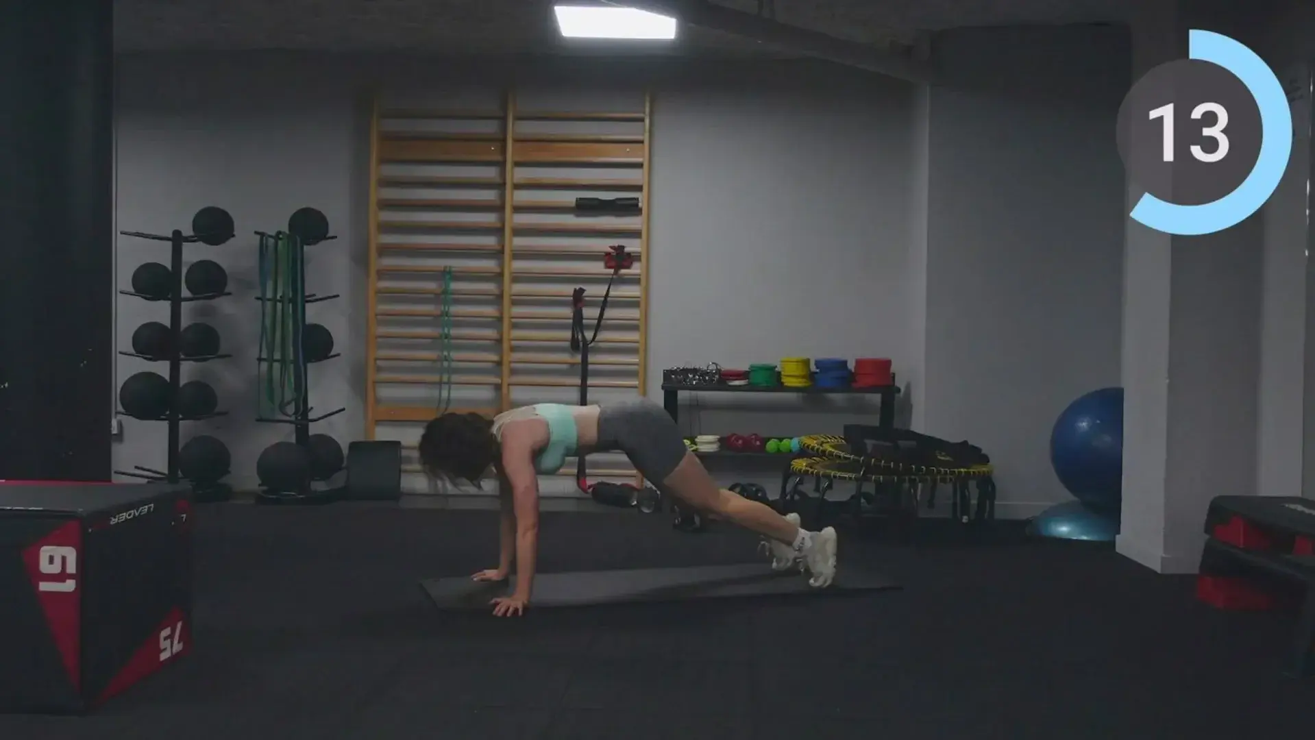 Leak public de Fitclaire — « ON S'ENTRAÎNE ENSEMBLE #7En ligne !!C'est partie pour un nouveau Hiit ! On s'entraîne en musique et on travail le cardio pour rester en forme, se tonifier et dépenser un maximum d'énergie en 10 min ! » (nude) sur MYM