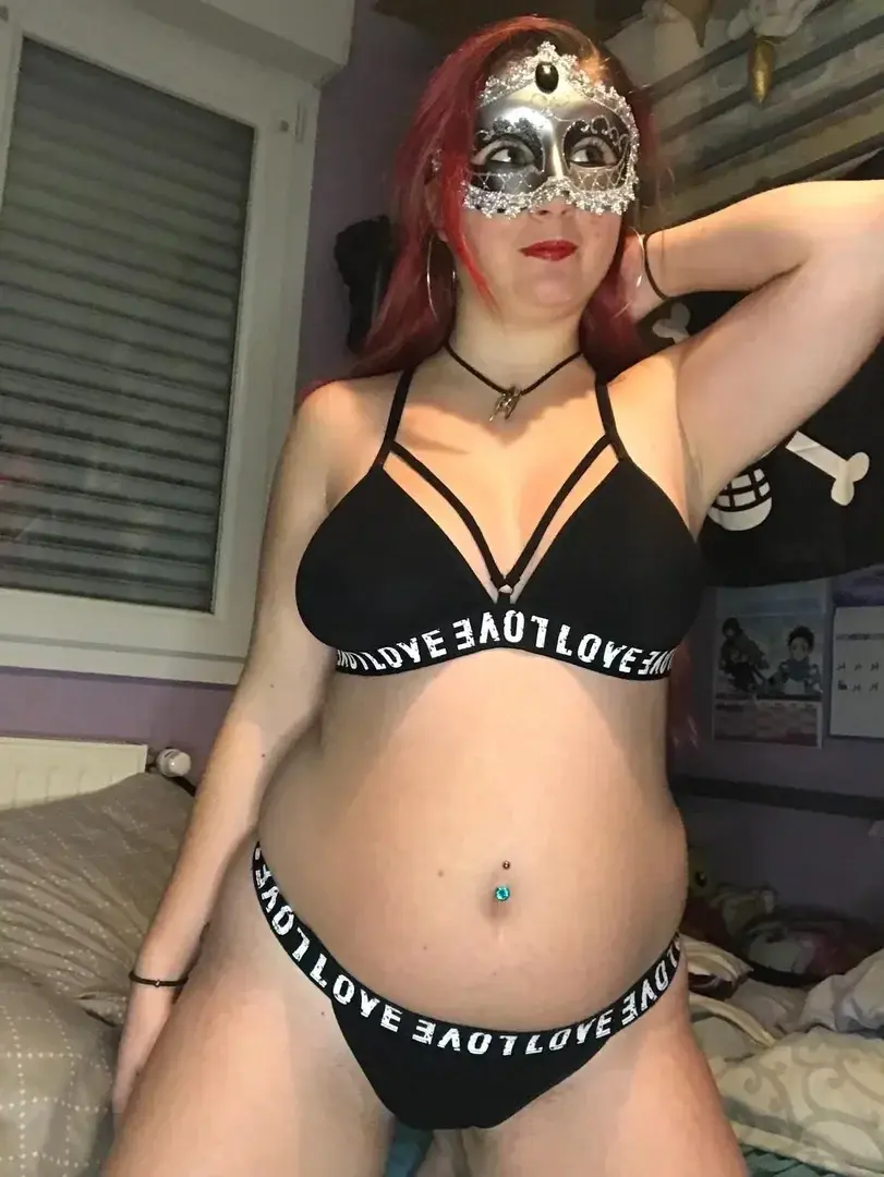 Leak & nude MYM — Vanessa_19 : « Hello 💋🥰 » (MYM)