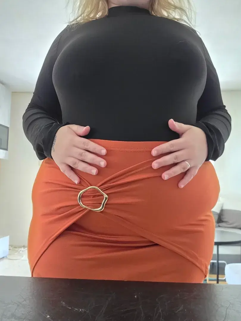 Les prochains jours j enverrais une tenue sexy a tout mes abonner  gratuit donc tu attends quoi pour me rejoindre