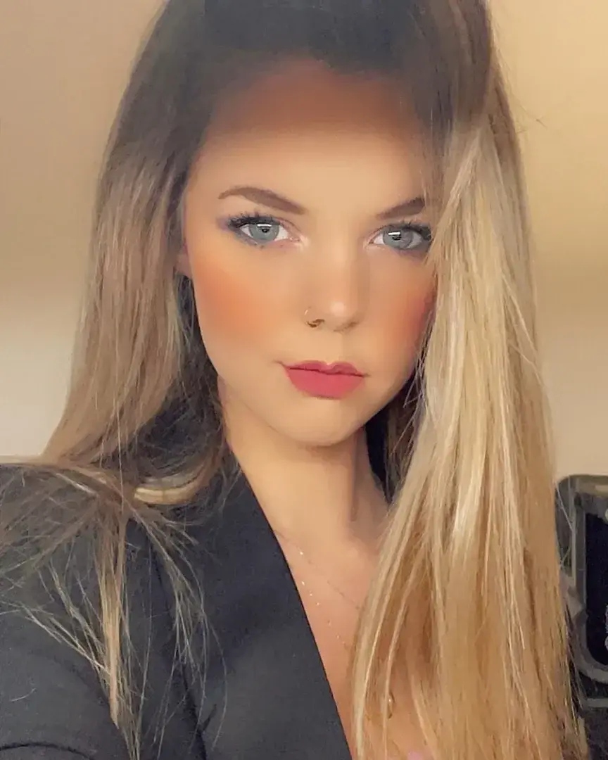 Abonne toi et tu découvriras mon contenu photo de charme ❤️