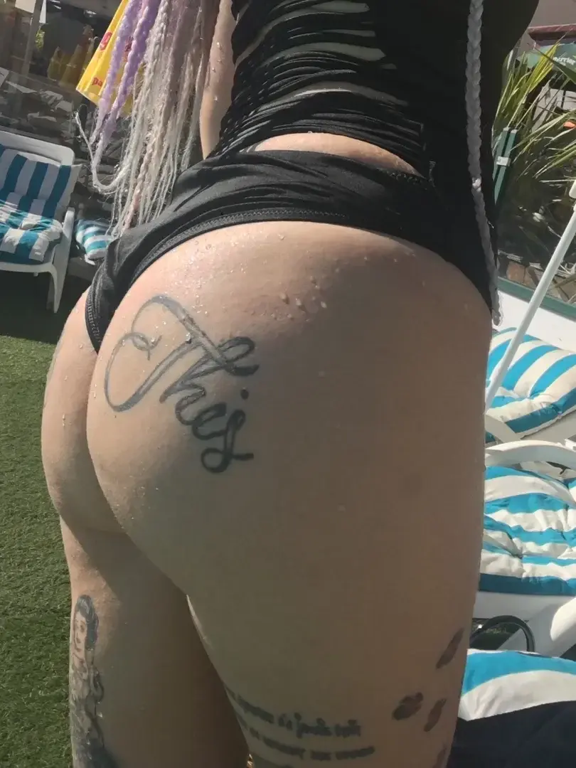 Viens en privée t’amuser avec moi 😇