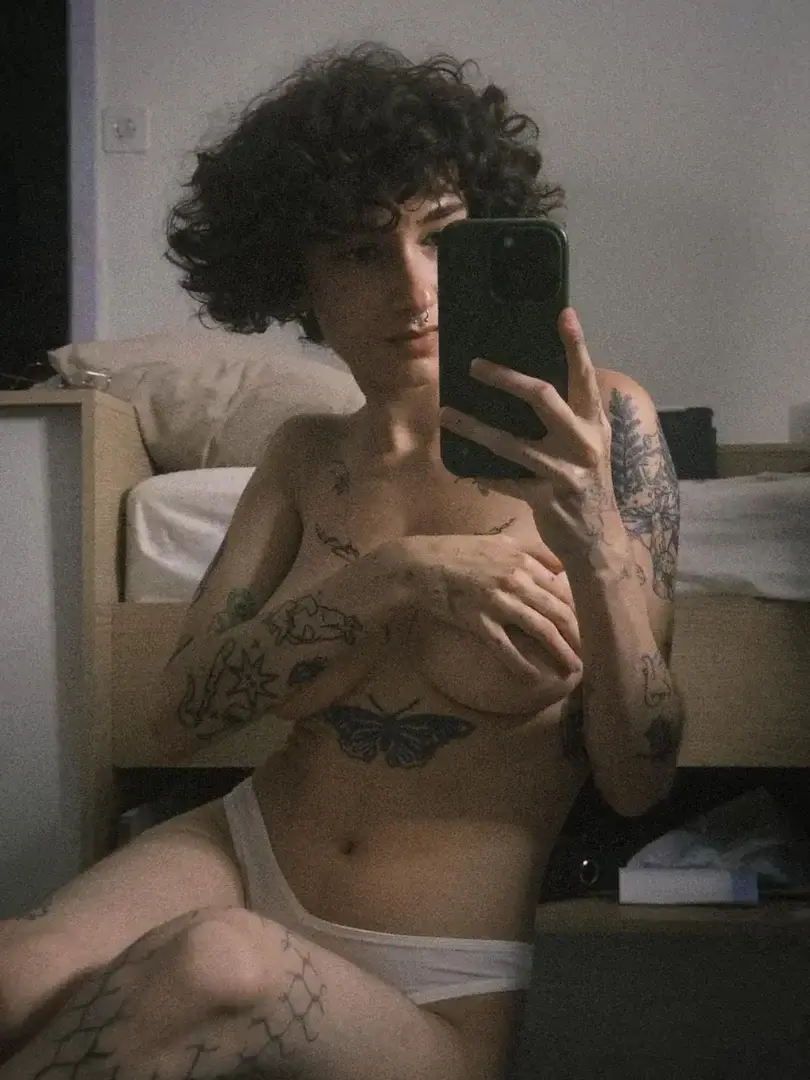 Leak & nude MYM — Lalhoevera : « média » (MYM)