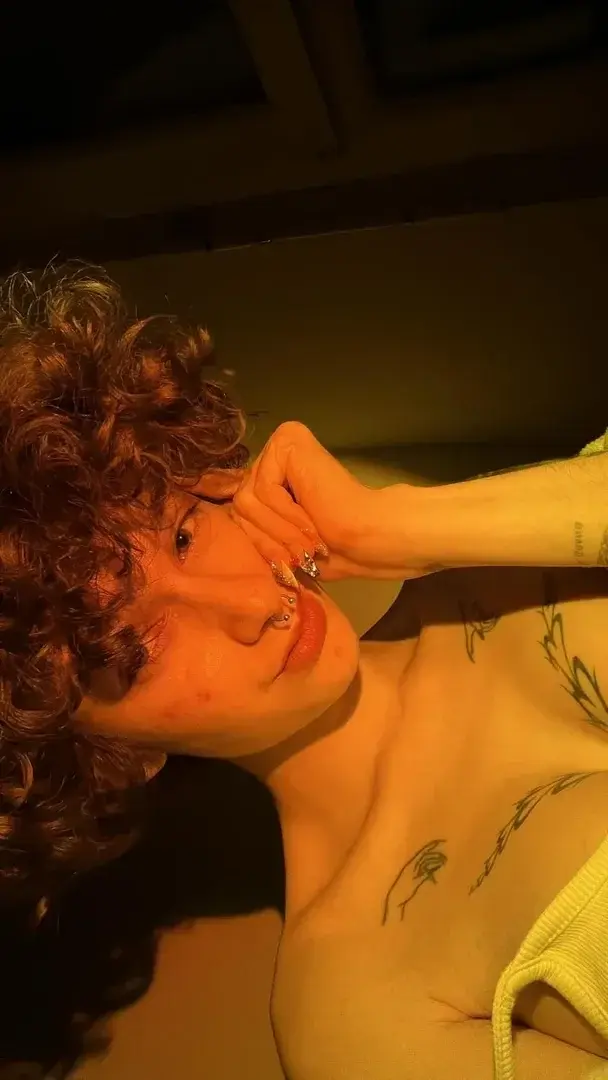 Leak & nude MYM — Lalhoevera : « média » (MYM)