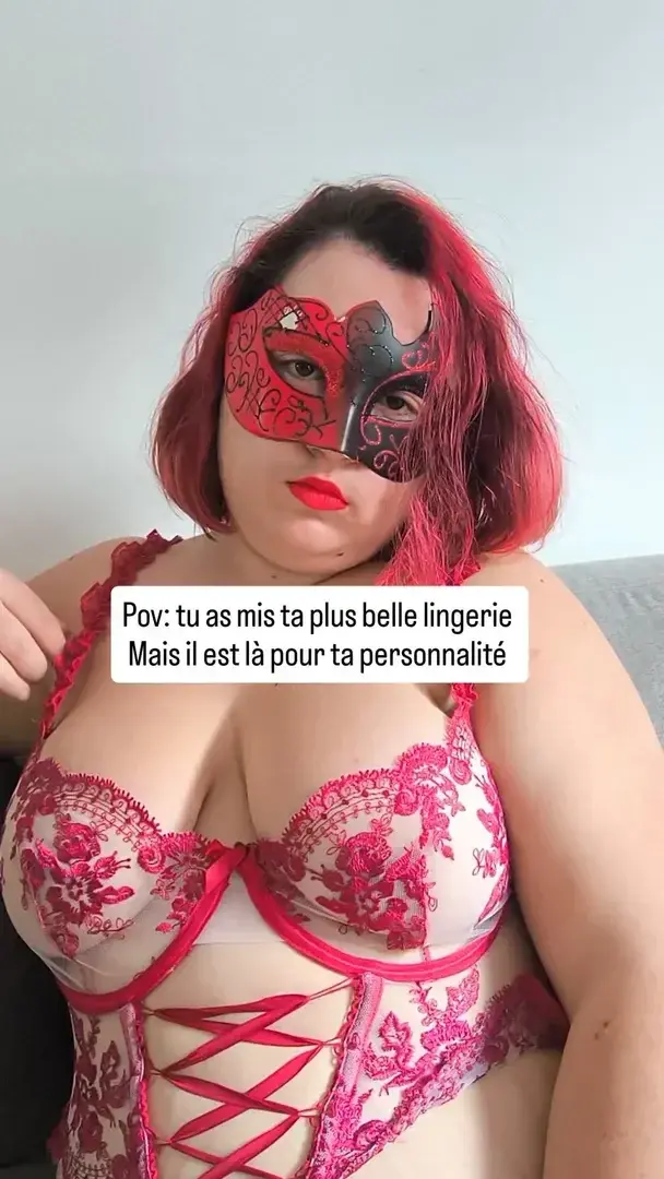 Et toi tu préfères ma lingerie ou ma personnalité ? 🙈
