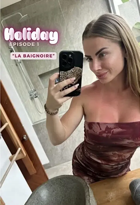 HOLIDAY - épisode 1 - « La baignoire » 🛁À peine arrivé dans cette villa, je vide les couilles d’un de mes potes en pleine nuit, comme par hasard à ce moment un autre pote arrive 🫠…Il lache tout son sperme sur mes gros seins 😈Suis mon aventure tous les jours 😍
