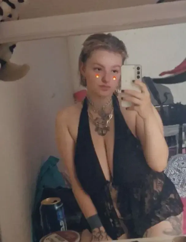 Leak & nude MYM — A_radia : « média » (MYM)