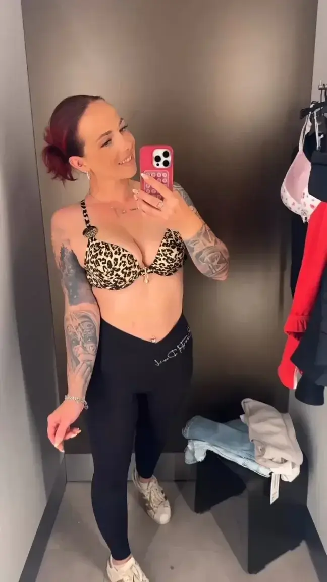 Leak & nude MYM — Ninadevil : « Wunderbaren guten Morgen!PS: Ich hoffe du hast das Video noch gesehen von gestern Nacht?Falls nicht, schau mal eine Nachricht weiter 🔥🔥 » (MYM)