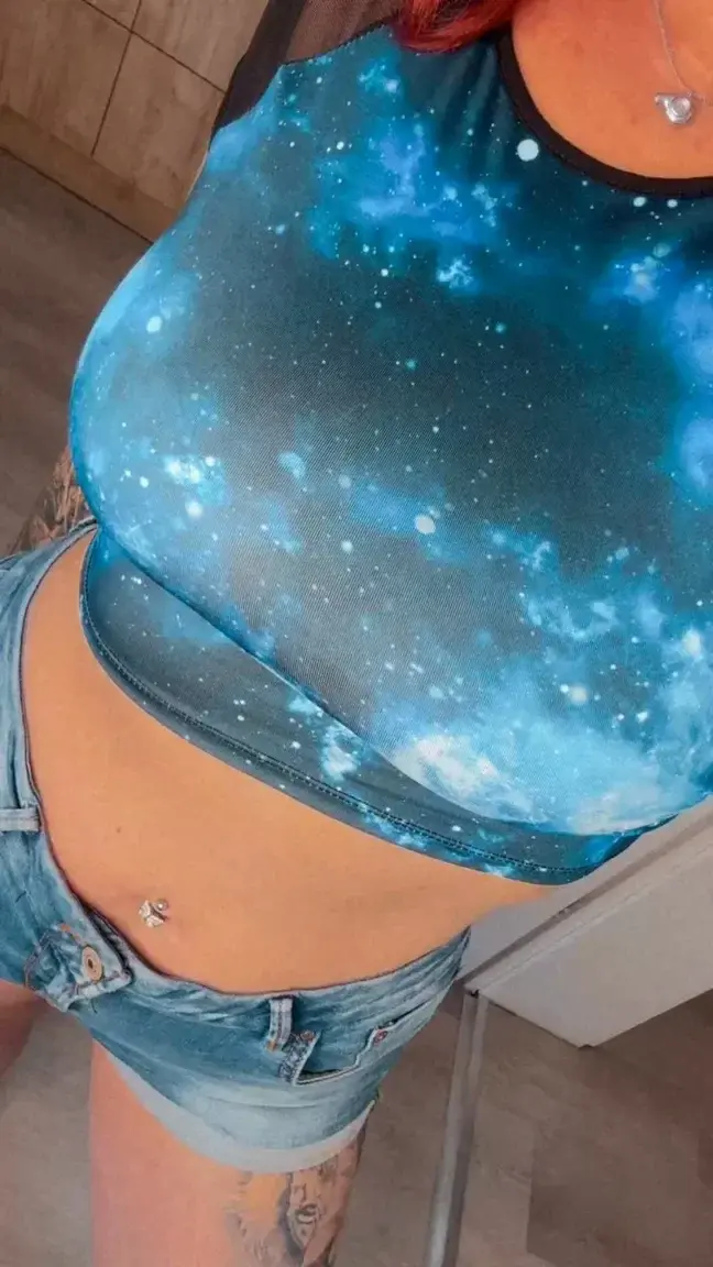Ich bin ab jetzt LIVE! Lass uns den Feiertag nackt und geil ausklingen! Ich warte auf Dich! Hier ist auch alles erlaubt und es gibt keine Tabus für mich!