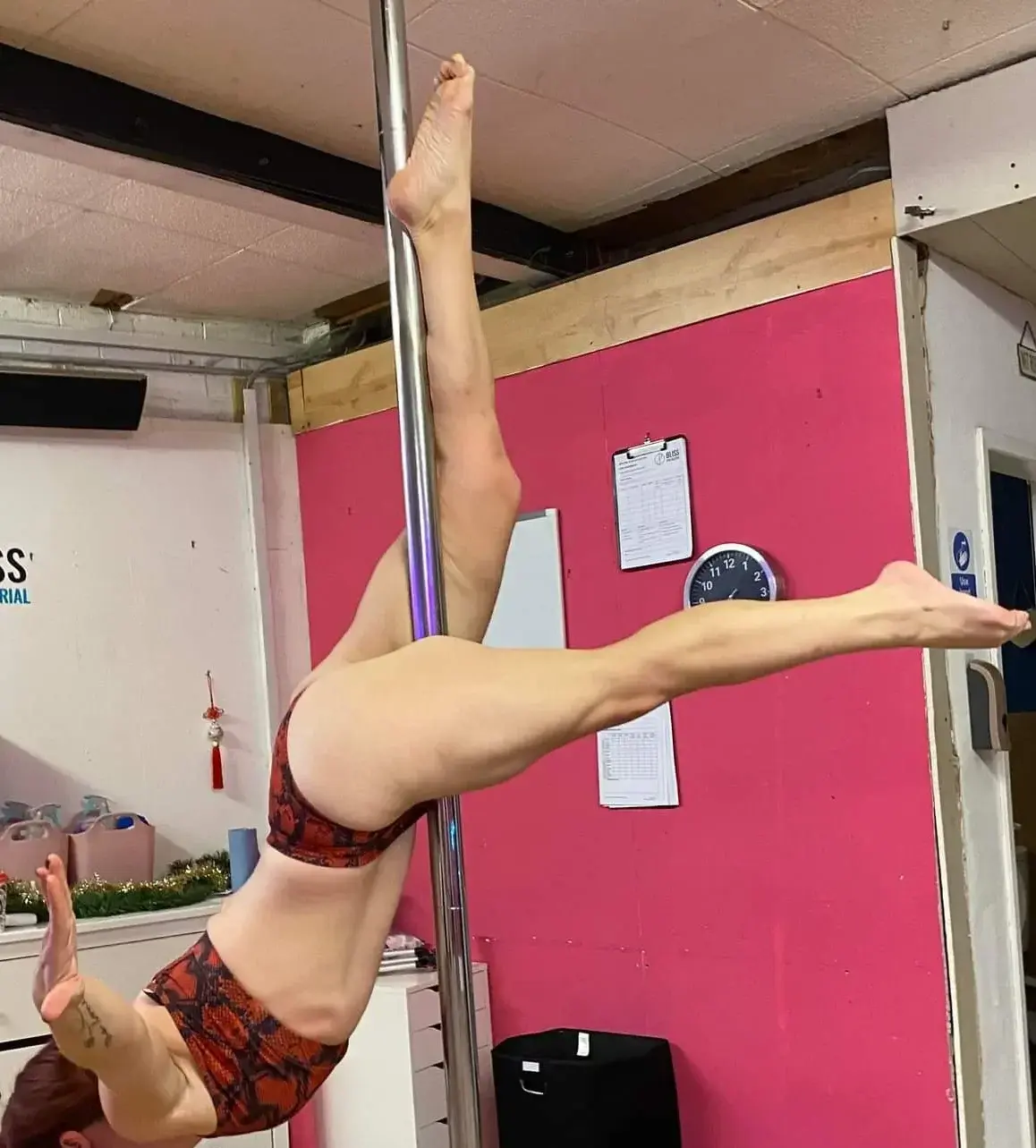 Everyone loves a thigh hold! 😏 #pole #fitness #StrongWomen