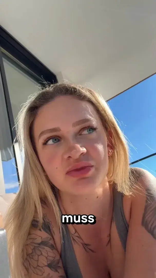 Leak & nude MYM — Mrs_carolina : « Mettbedarf gedeckt? dann gibts auch spaß im Bett... so einfach ist das 😛 » (MYM)