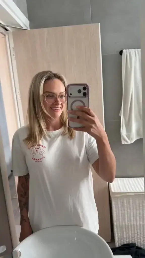 Leak & nude MYM — Mrs_carolina : « wer hat lust mehr davon zu sehen? 👀🍒 » (MYM)
