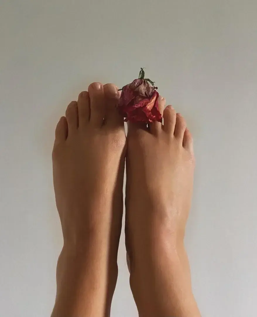 Leak & nude 2 — Erotrique