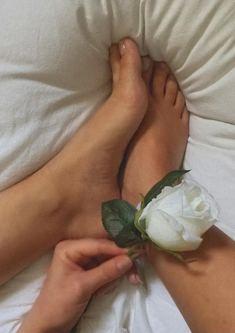 Leak & nude 3 — Erotrique