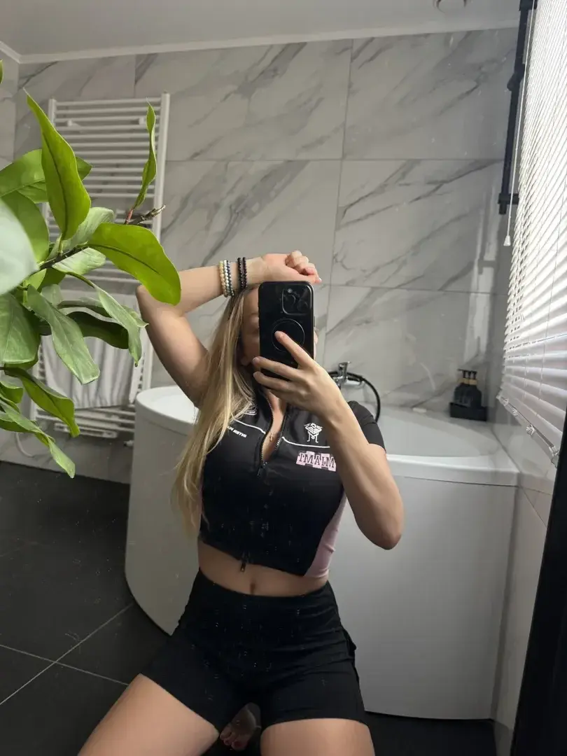 Leak & nude MYM — Bethystory : « média » (MYM)
