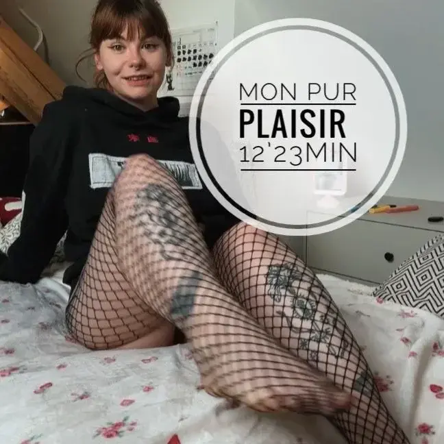 Mon pur plaisir • 12’23min.Une vidéo plus simple que d’habitude, mais intense pour moi : je me touche avec mon œuf vibrant jusqu’à jouir bien fort 🥰 Vue avec plusieurs positions, même celle de mon visage tiraillé par le plaisir 🔥