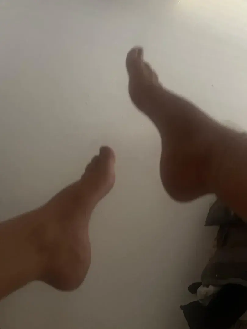 #feet#pied#fetichiste#trampling#ecraser#lecher#lechagedepied#orteil#frenchmanucure#pussy#PHOTO ET VIDÉOS À LA DEMANDE ❤️